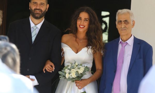 Oικογενειακό πένθος για την Κατερίνα Στικούδη: Έφυγε από τη ζωή ο πατέρας της, ο ήρωάς της