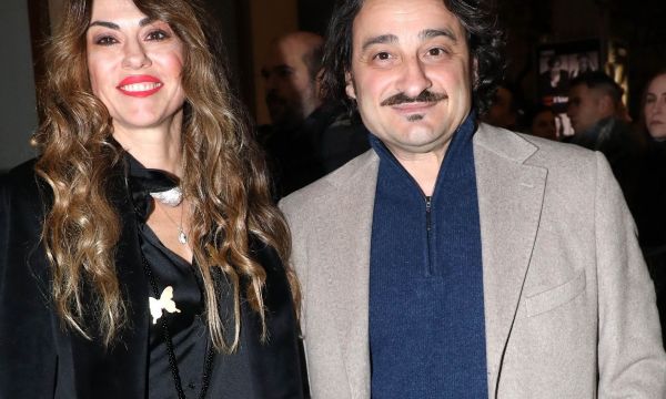5 ελληνικά ζευγάρια που χώρισαν χωρίς να γίνουν εχθροί: Γιατί κάποιες αγάπες απλώς αλλάζουν μορφή
