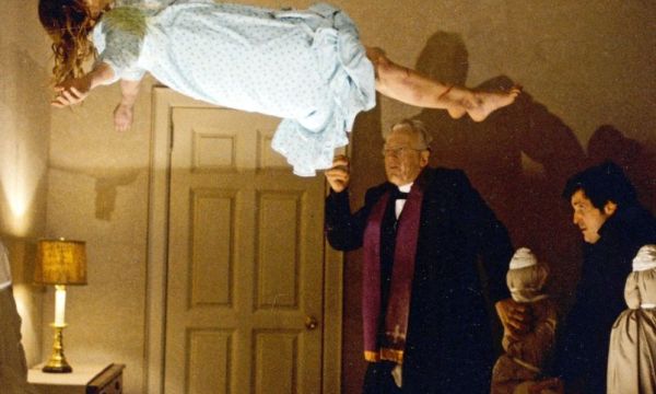 10 +1 vintage ταινίες τρόμου που δεν χρειάζονται splatter σκηνές για να σου «κόψουν» το αίμα