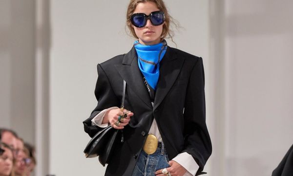 The belt moment: Η μεγάλη ζώνη είναι το fashion item της σεζόν 26/27