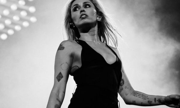 Η Miley απάντησε όπως έπρεπε σε όσους σχολίασαν αρνητικά την πρώτη συναυλία της στο Hollywood Bowl