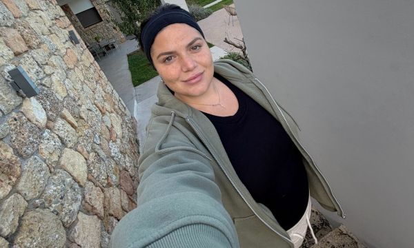 2 χρωματικές επιλογές που ξεχωρίζουν στα σπίτια της Δανάης Μπάρκα: Mεσσηνία & Αθήνα