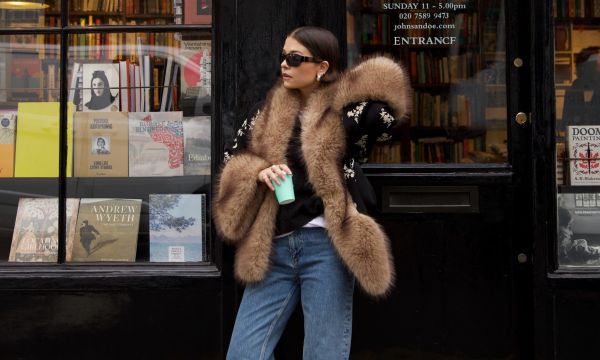 H πιο stylish εμμονή της μόδας τώρα είναι τα fuzzy-collar jackets - και βρήκαμε τα πιο cozy