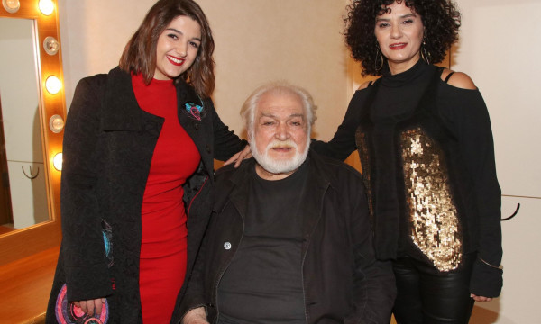 Η Ηλέκτρα Καζάκου είναι η 22χρονη κόρη του αείμνηστου Κώστα Καζάκου και ασχολείται με την υποκριτική