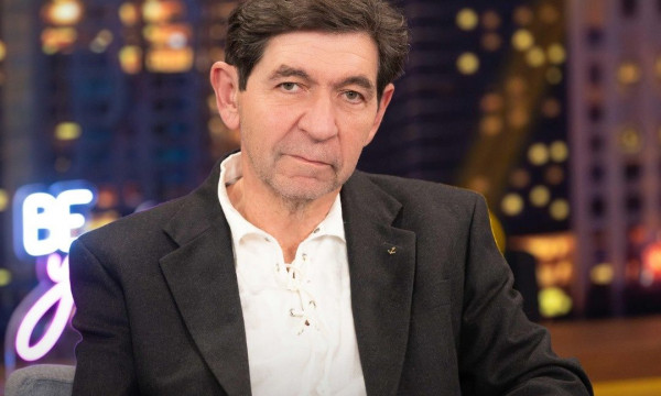 Ο Γεράσιμος Σκιαδαρέσης δηλώνει «groupie» μπαμπάς και λέει την αλήθεια του για τις Σκιαδαρέσες