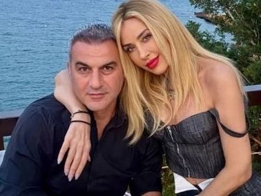 Η σπάνια εμφάνιση του Τραϊανού Δέλλα και τα νεότερα για την υγεία της Γωγώς Μαστροκώστα