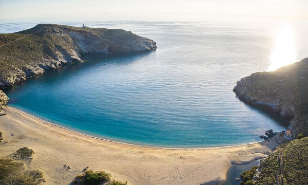 Η καλύτερη παραλία για να αποδράσεις βρίσκεται στην Άνδρο και «νίκησε» Ινδονησία και Βιετνάμ