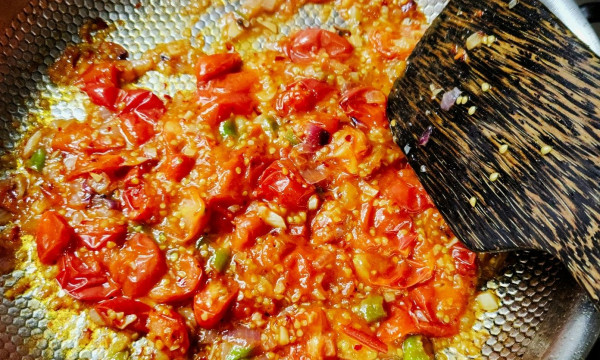 Για να αφαιρέσεις λεκέδες από σάλτσα από τα πλαστικά δοχεία υπάρχει ένα απλό τέχνασμα