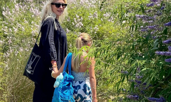 Στις 3 φωτογραφίες της Μενεγάκη για τη γιορτή της Μαρίνας της όλοι πρόσεξαν το στιλ της 10χρονης