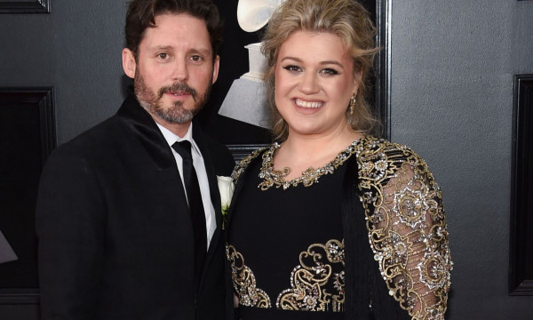 Η Kelly Clarkson είναι «συντετριμμένη» μετά τον θάνατο του πατέρα των παιδιών της Brandon Blackstock