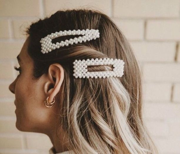 Shopping Guide: Η νέα τάση στα μαλλιά λέει hair clips και εμείς σου δείχνουμε τα καλύτερα