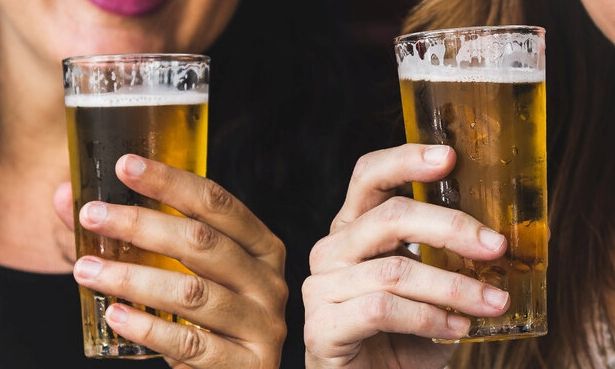 Τελικά, πόσο εύκολο είναι να μείνεις μακριά από το αλκοόλ το καλοκαίρι;