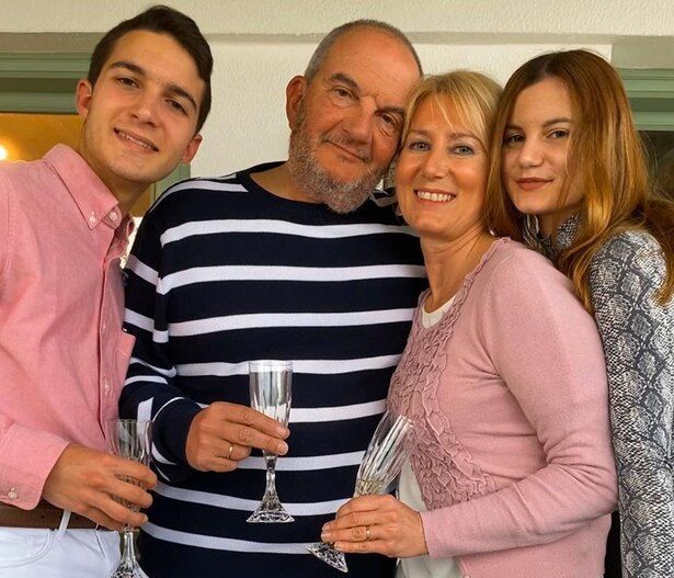 Πόσο μεγάλωσαν τα δίδυμα Καραμανλή-Παζαΐτη. Η εορταστική φωτό τους