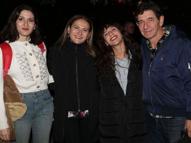 Το βίντεο με τις «Σκιαδαρέσες» απ' το 2001 έκανε τον μπαμπά Γεράσιμο να «κλαίει» - Εμείς χαμογελάμε!