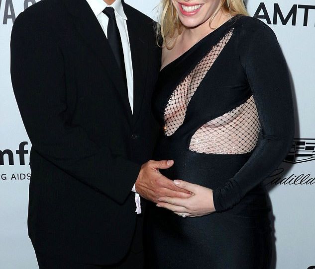 Η φωτογραφία στο Instagram που αποκάλυψε πως η διάσημη τραγουδίστρια έγινε μανούλα