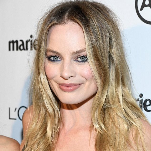 Make (-up free ) my day: Η Margot Robbie παραδίδει μαθήματα ομορφιάς και στυλ