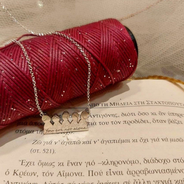 Ψυχολόγος και Πρόεδρος Δ.Σ του Ευρωπαϊκού Δικτύου Κατά της Βίας - Σχεδιάστρια κοσμημάτων  