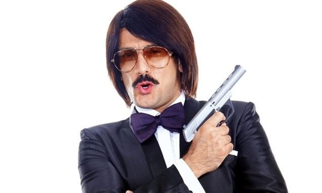 Τόνι Σφήνος: Αγνώριστος σε σπάνια έξοδο με τη σύζυγο του