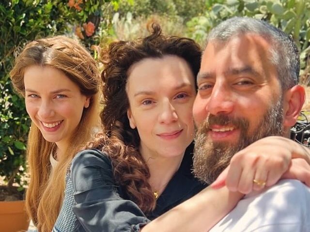 Το Σπίτι Δίπλα στο Ποτάμι: Το φινάλε των γυρισμάτων αποκάλυψε και το πένθος για τις 5 αδελφές