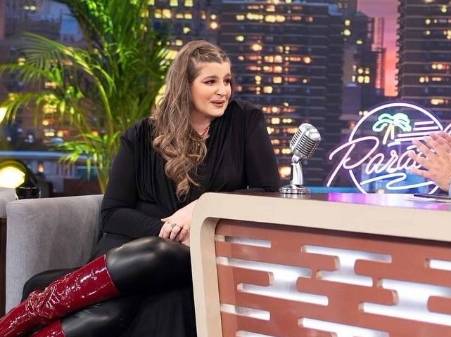 Η Μαρία Κίτσου έγινε ξανά η Λενιώ στις  Άγριες Μέλισσες: Το χιουμοριστικό τρέιλερ και η αναπαράσταση