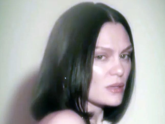Η Jessie J ετοιμάζεται για νέο χειρουργείο μετά τον καρκίνο του μαστού και κυκλοφορεί νέο άλμπουμ