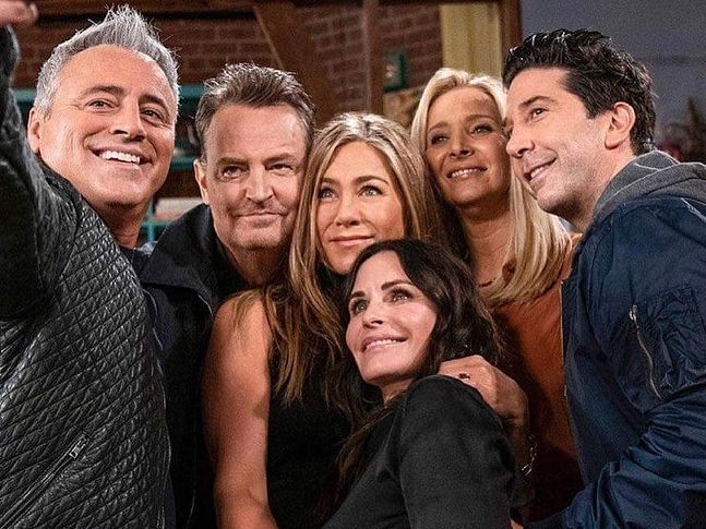 Τα «Φιλαράκια» μίλησαν για την απώλεια του Matthew Perry μετά την έντονη αντίδραση των fans τους
