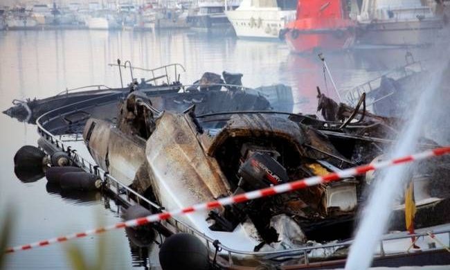 Μεγάλες καταστροφές από τις φωτιές στα σκάφη στη Μαρίνα Αλίμου