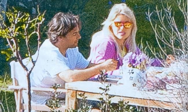 Ελένη Μενεγάκη-Ματέο Παντζόπουλος: Ανοιξιάτικο weekend στην Άνδρο! (φωτό)