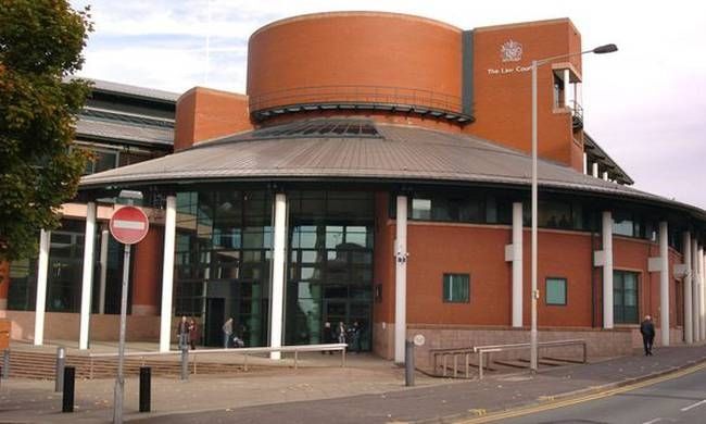 Ξύπνησε και βρήκε τον 14χρονο γιο της να τη βιάζει