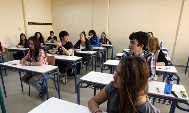 Πανελλήνιες 2015: Πήγε τουαλέτα και όταν επέστρεψε το γραπτό του είχε... μηδενιστεί!