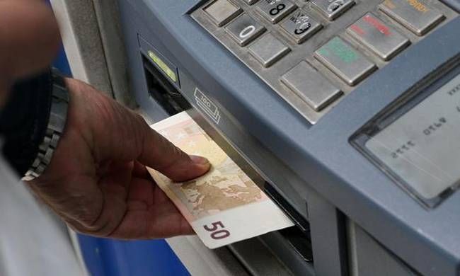 Κλειστές τράπεζες: Δευτέρα ξεκινούν οι εκπτώσεις- Κυριακή προαιρετικά ανοικτά τα μαγαζιά