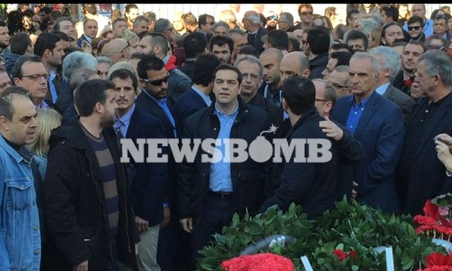 Επέτειος Πολυτεχνείου: Αποδοκίμασαν τον Τσίπρα στο Μνημείο της εξέγερσης του Πολυτεχνείου