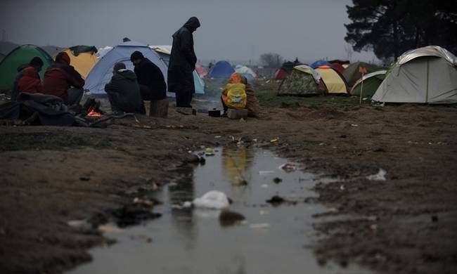 Ειδομένη: Αυτή είναι η πιο συγκλονιστική φωτογραφία προσφυγόπουλου που θα δείτε (photo)