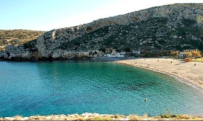 Αυτές είναι οι κατάλληλες, οι ακατάλληλες και οι άκρως επικίνδυνες παραλίες της Αττικής