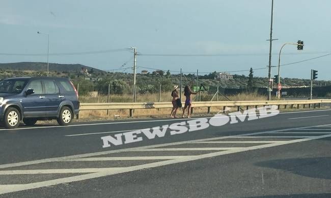 Οτοστόπ στην Αττική Οδό με μαγιό! (video)