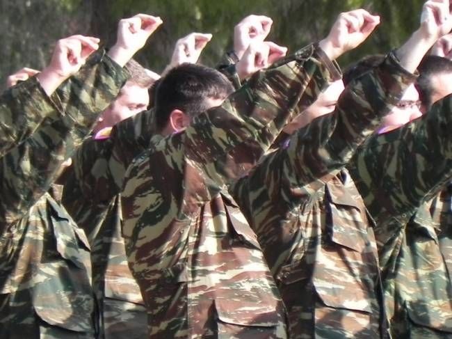 Στους 12 μήνες αυξάνεται η στρατιωτική θητεία