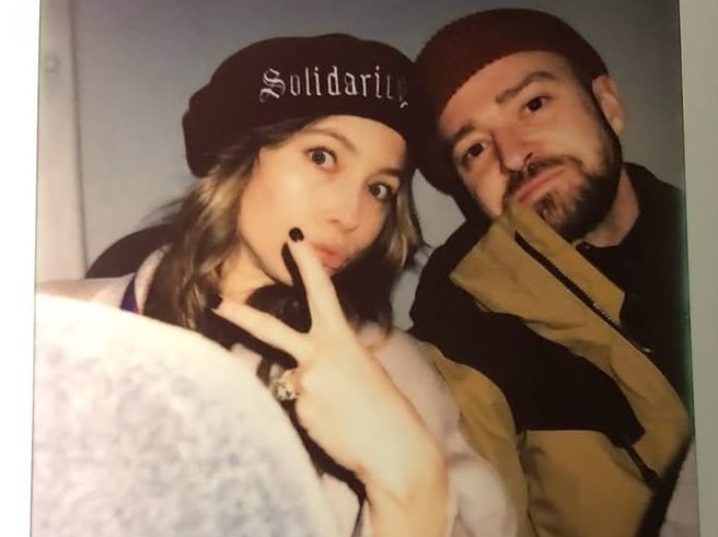 Κανένας χωρισμός για Timberlake & Biel όμως στη γενέθλια ανάρτηση η Jessica το πέταξε το καρφάκι της