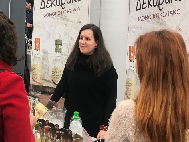 Αρώματα και συναισθήματα μετέφερε το Δεκαράκι στην έκθεση «Ελληνικό Απόσταγμα»