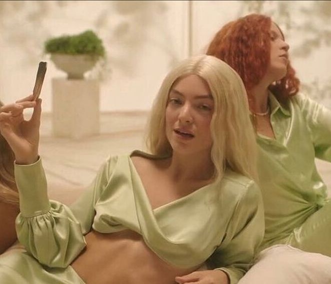 Whaaaaat? Η Lorde έγινε ξανθιά και είναι αγνώριστη (photos)