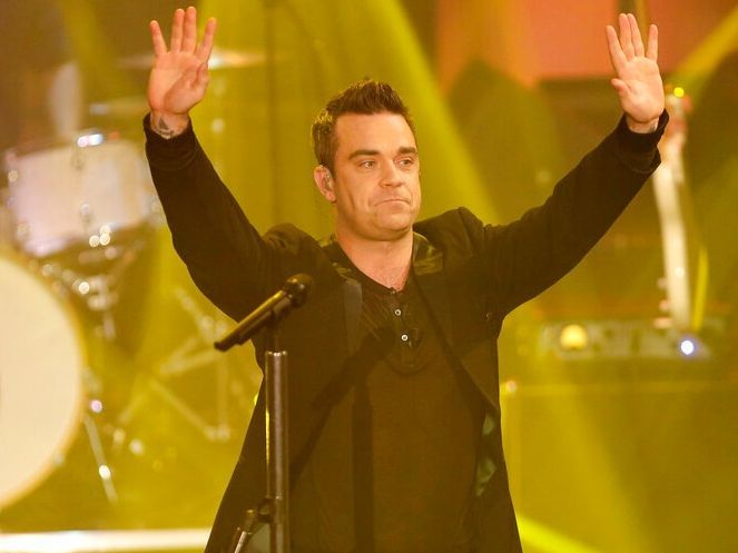 Ο Robbie Williams τραγούδησε το «Angels» με πλανόδιο μουσικό στη Σεβίλλη και έγινε viral