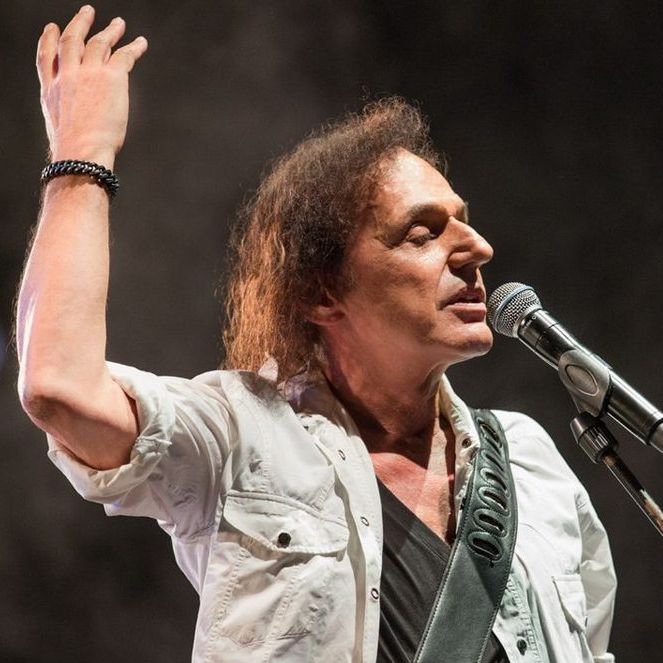 Ο Βασίλης Παπακωνσταντίνου στο Θέατρο Βράχων «Μελίνα Μερκούρη»