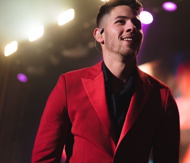 Το «ατύχημα» του Nick Jonas στη σκηνή θα σε κάνει να ταυτιστείς