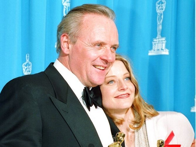 Ο Anthony Hopkins απαντά στο τι συνέβη πραγματικά με τη Jodie Foster στη «Σιωπή των Αμνών»