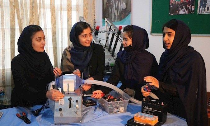 Afghan Dreamers: Η ομάδα κοριτσιών που μάχεται ενάντια στον Covid-19