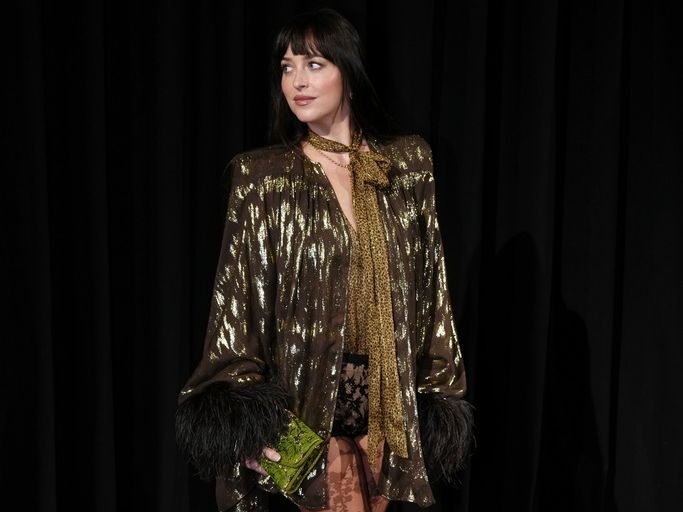 Η τέχνη του maximal chic από την Dakota Johnson, στο show Valentino Haute Couture SS26