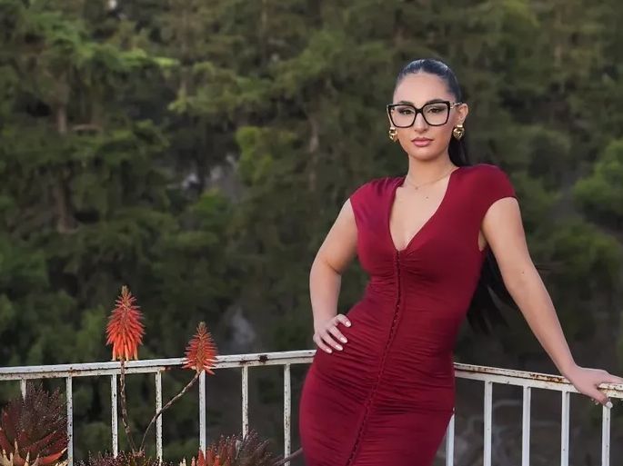 Ο τρόπος με τον οποίο η Κλαυδία κρατά την ψυχραιμία της απέναντι στον αρνητισμό είναι αξιοθαύμαστος