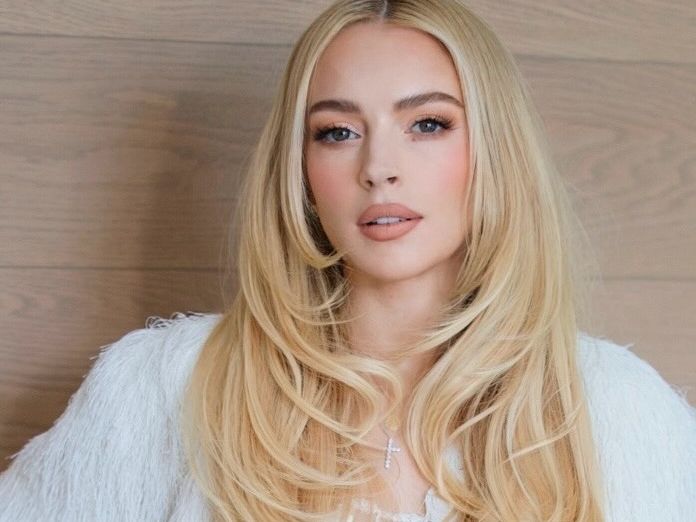 Η Lindsay Lohan επιβεβαιώνει ότι το butterfly cut δεν φεύγει ποτέ από τη μόδα