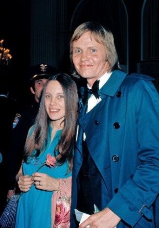 Marcheline Bertrand: Η μητέρα της Angelina Jolie με το τραγικό τέλος που αποτέλεσε παράδειγμα για την star 