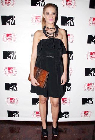 Άφησαν τις παραλίες και το γύρισαν στα μπουζούκια