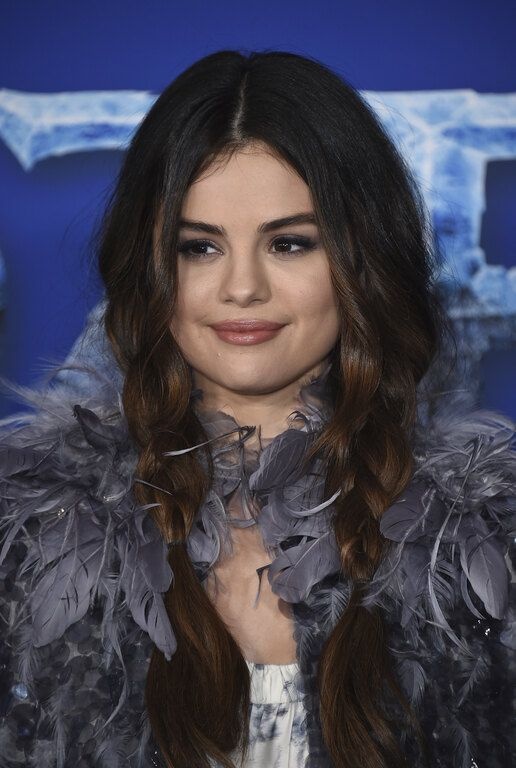 Το νέο hair look της Selena Gomez θα σε ενθουσιάσει